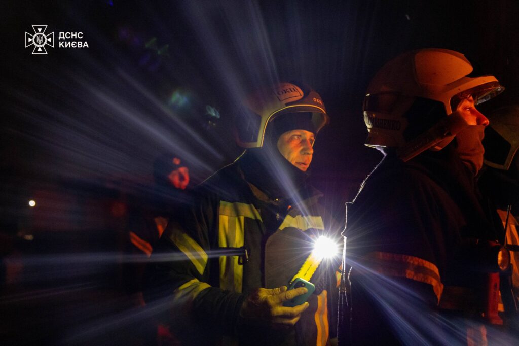 Нічна атака на Київ: 1 загиблий, 4 постраждалі (оновлено) Нічна атака на Київ: 1 загиблий, 4 постраждалі (оновлено)