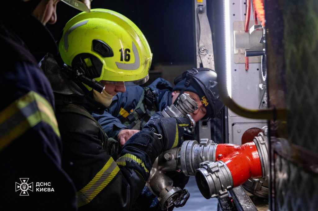 Нічна атака на Київ: 1 загиблий, 4 постраждалі (оновлено) Нічна атака на Київ: 1 загиблий, 4 постраждалі (оновлено)