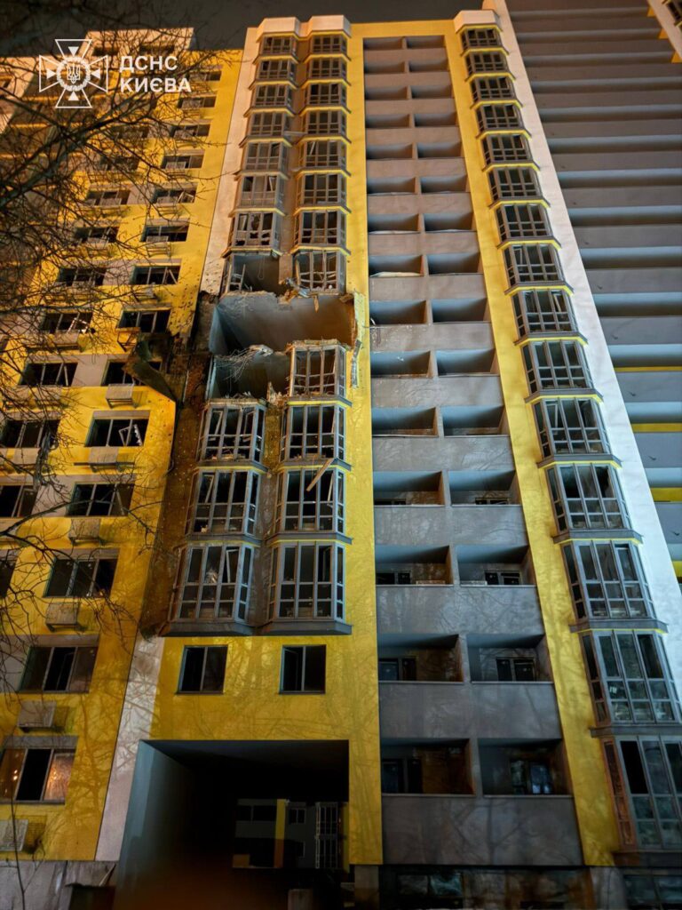 Нічна атака на Київ: 1 загиблий, 4 постраждалі (оновлено) Нічна атака на Київ: 1 загиблий, 4 постраждалі (оновлено)