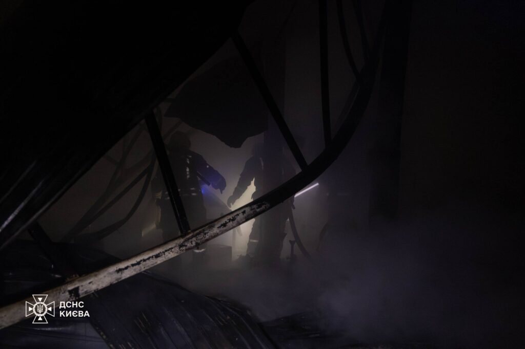 Нічна атака на Київ: 1 загиблий, 4 постраждалі (оновлено) Нічна атака на Київ: 1 загиблий, 4 постраждалі (оновлено)