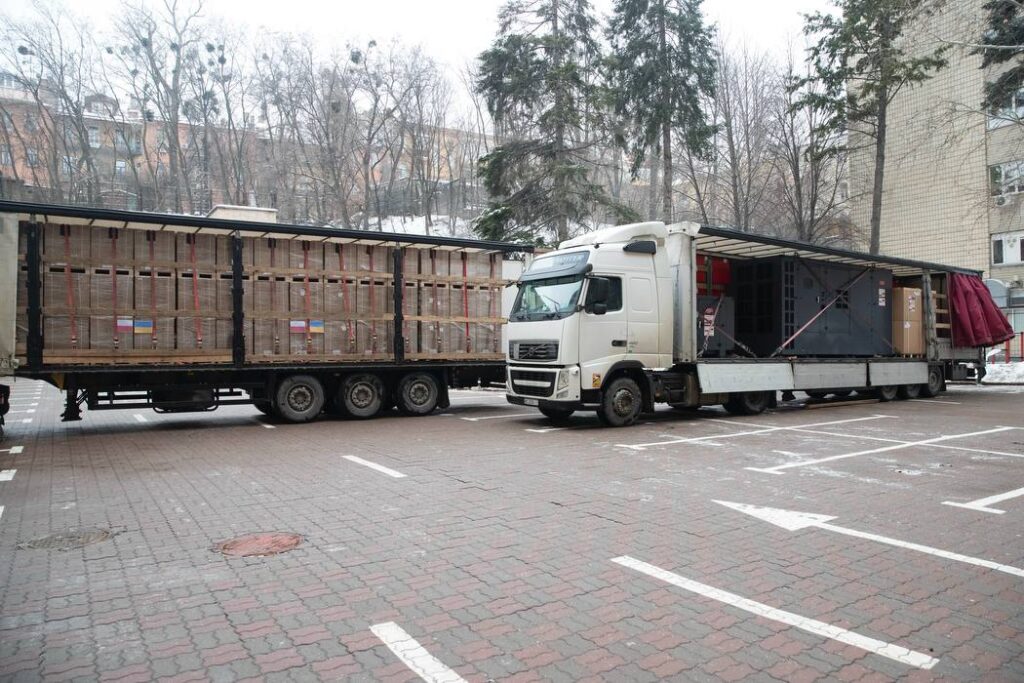 Київ отримав від Польщі 130 генераторів для підтримки критичних об'єктів Київ отримав від Польщі 130 генераторів для підтримки критичних об'єктів
