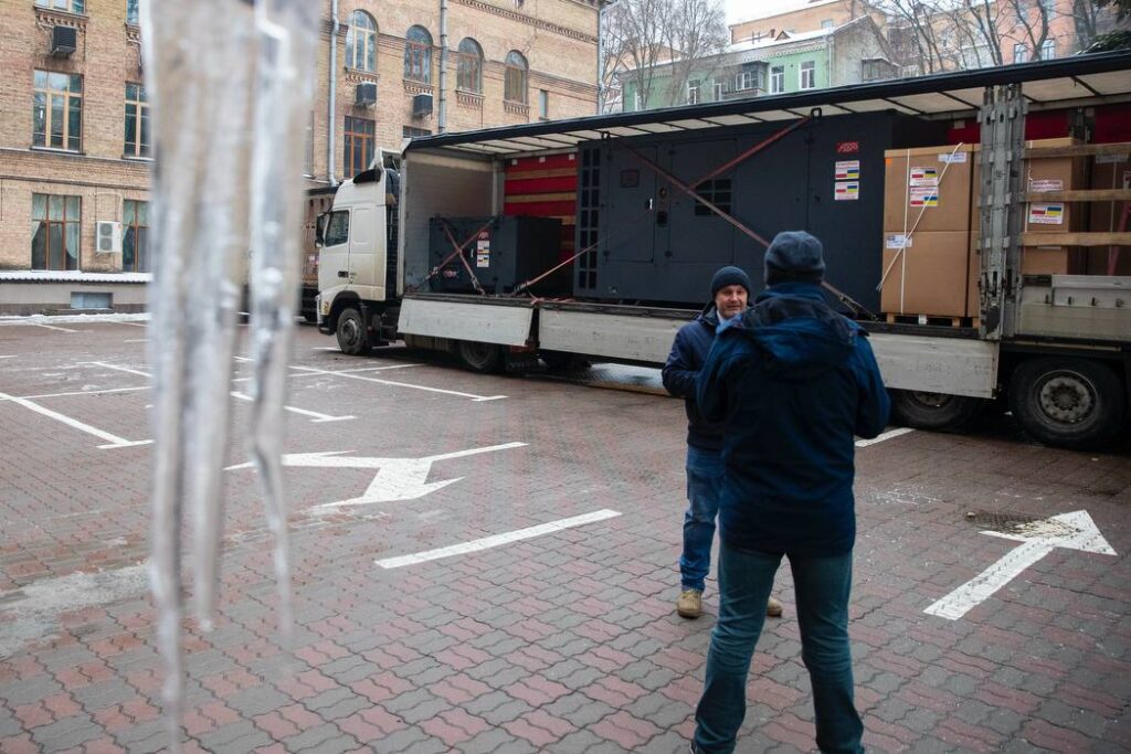 Київ отримав від Польщі 130 генераторів для підтримки критичних об'єктів Київ отримав від Польщі 130 генераторів для підтримки критичних об'єктів