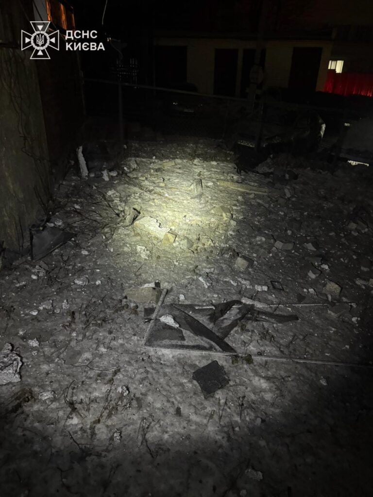 У Голосіївському районі ліквідували пожежу від падіння БпЛА (оновлено)