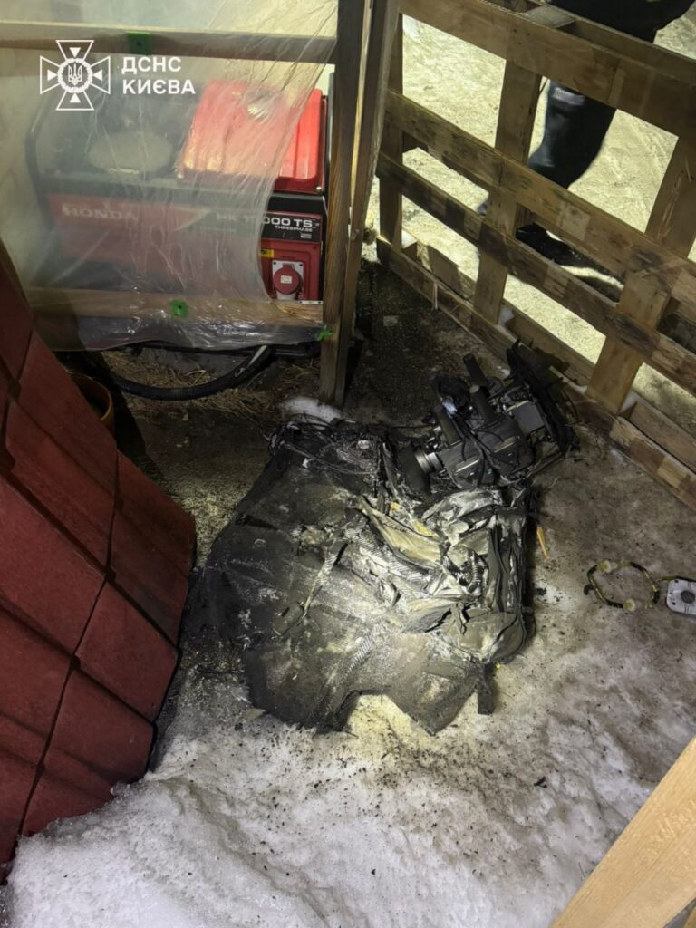 У Голосіївському районі ліквідували пожежу від падіння БпЛА (оновлено)