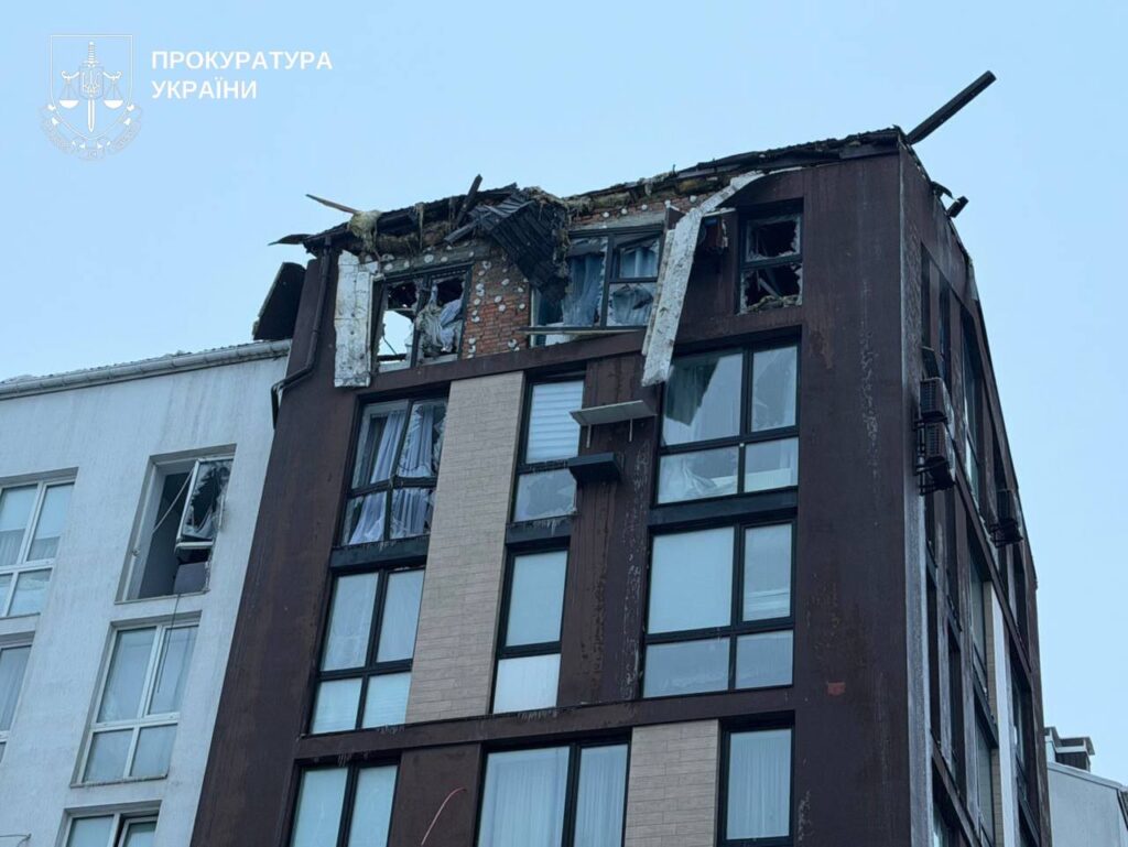 Бучанський район: двоє загиблих, 4-річна дитина поранена (оновлено) (відео) Бучанський район: двоє загиблих, 4-річна дитина поранена (оновлено) (відео)