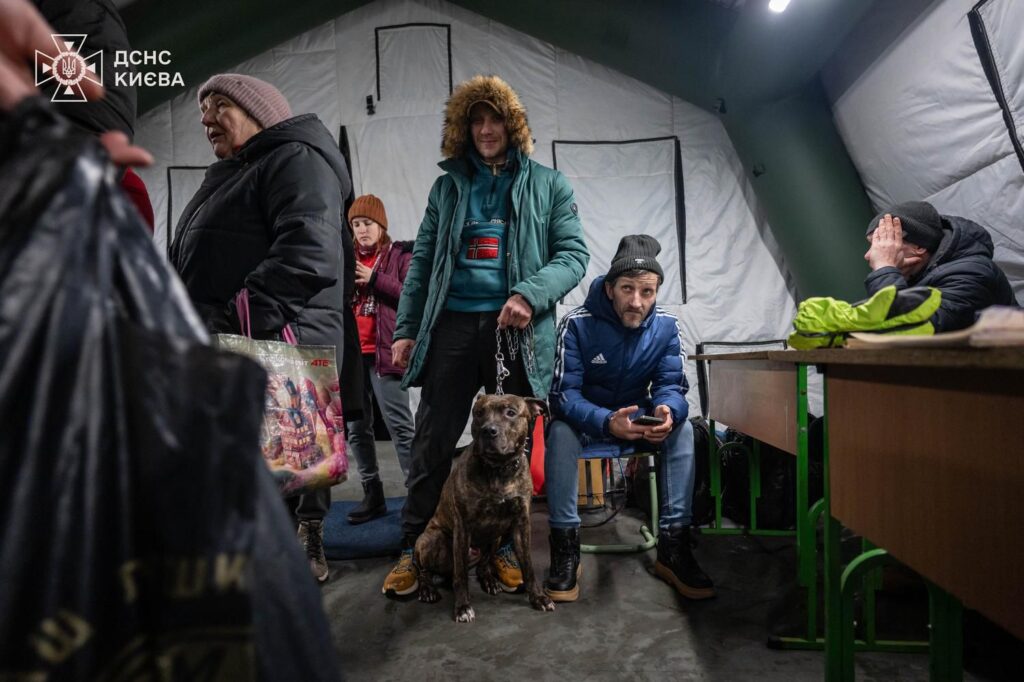 У Києві працюють 104 мобільні пункти незламності ДСНС У Києві працюють 104 мобільні пункти незламності ДСНС