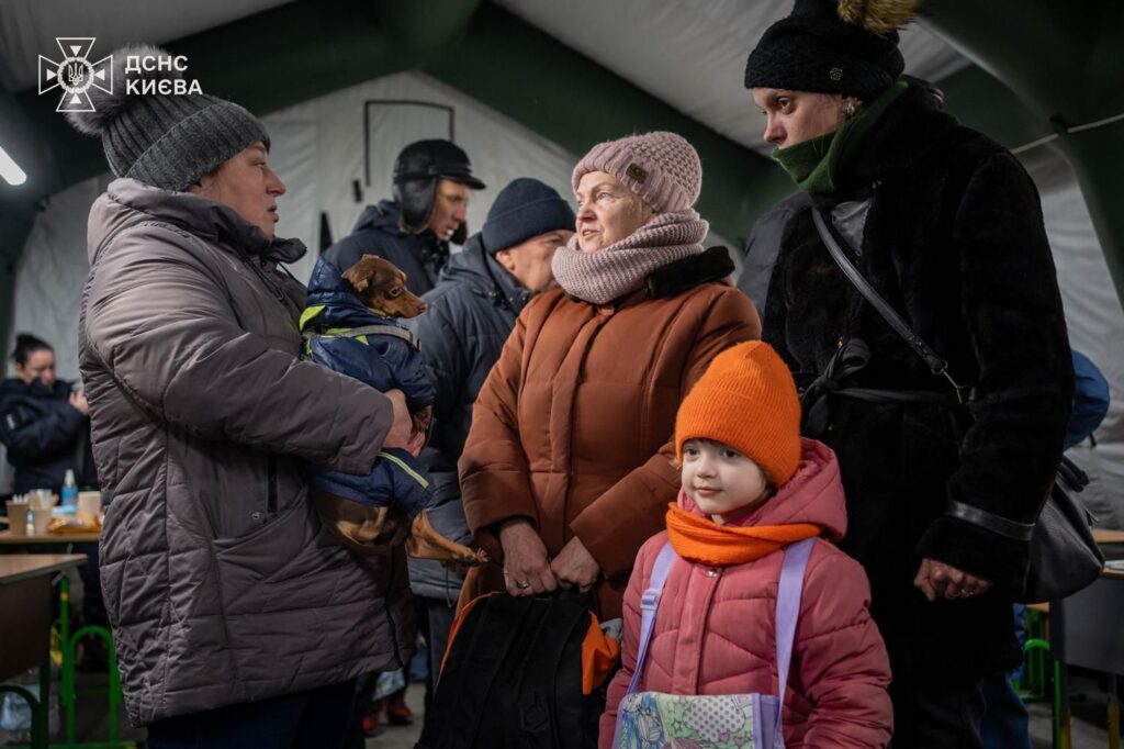 У Києві працюють 104 мобільні пункти незламності ДСНС У Києві працюють 104 мобільні пункти незламності ДСНС