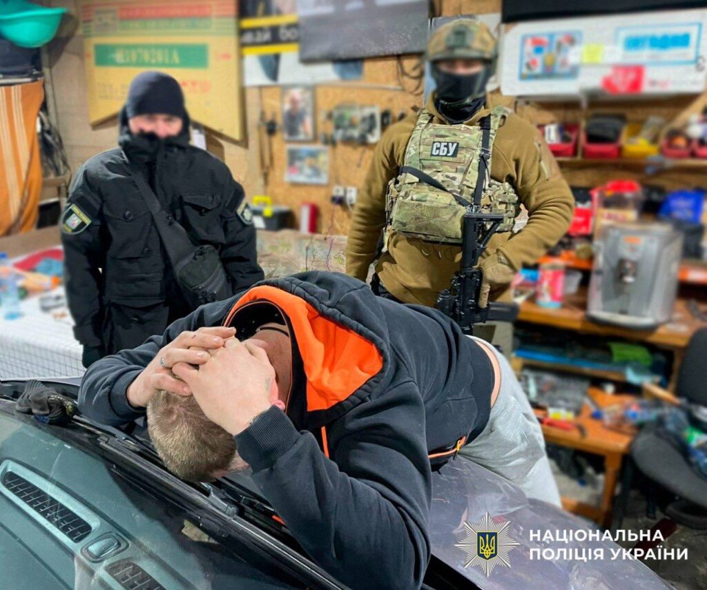 У Києві СБУ зупинила наркобізнес злочинної організації У Києві СБУ зупинила наркобізнес злочинної організації