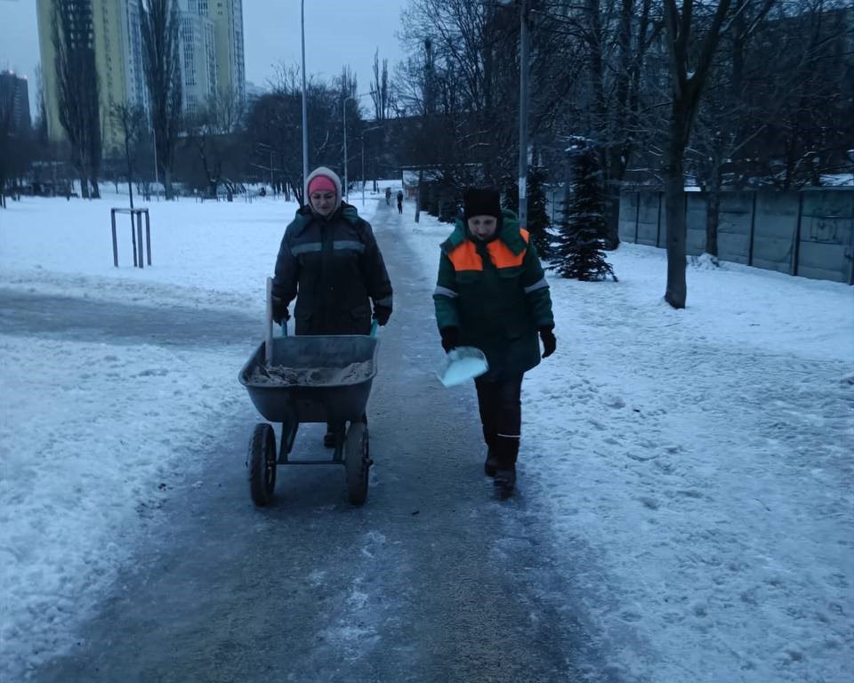 358 одиниць техніки чистять Київ і Київщину від снігу