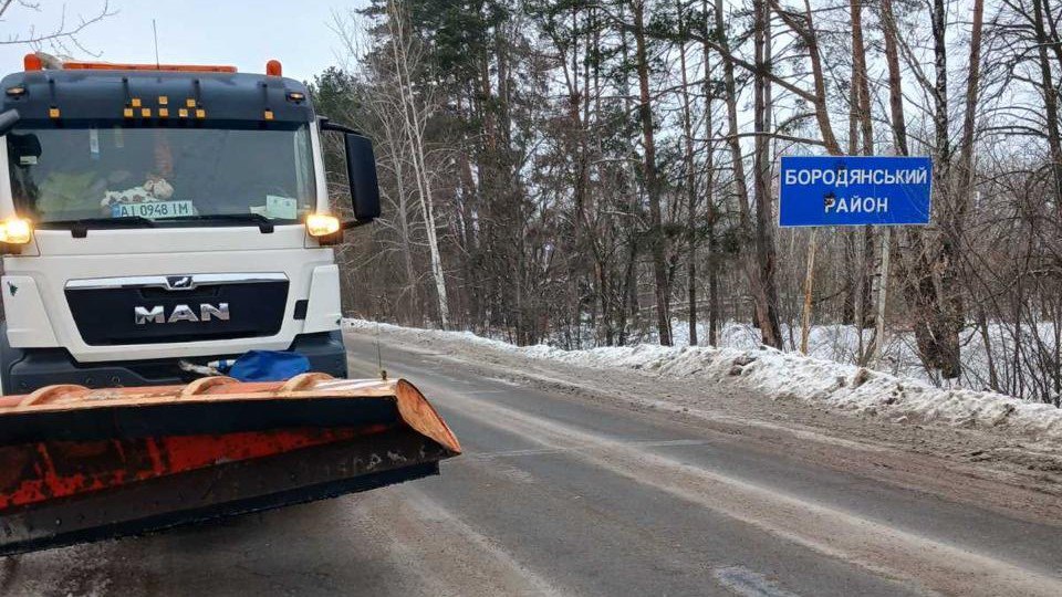 358 одиниць техніки чистять Київ і Київщину від снігу