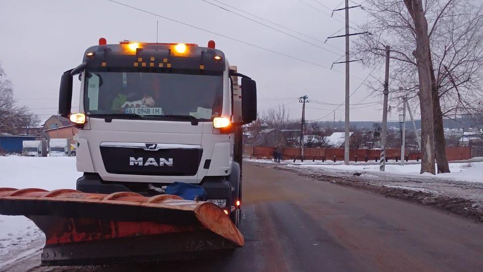 358 одиниць техніки чистять Київ і Київщину від снігу