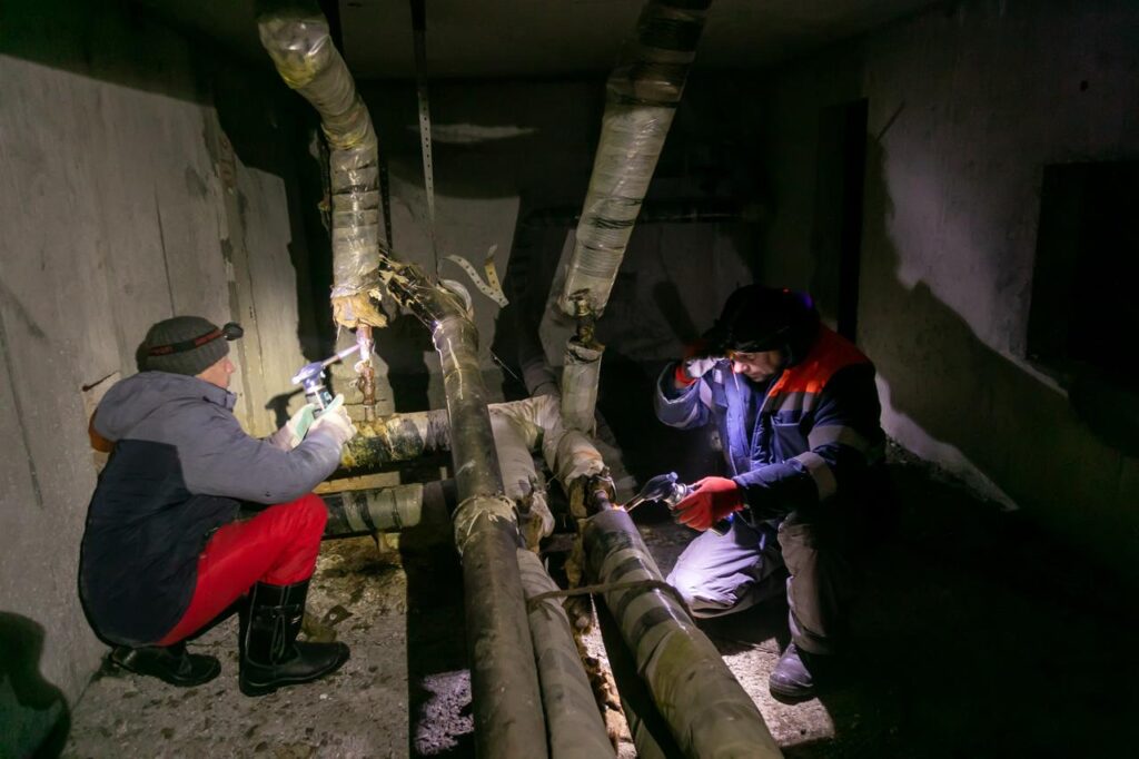 60 бригад залізничників відновлюють тепло у Києві