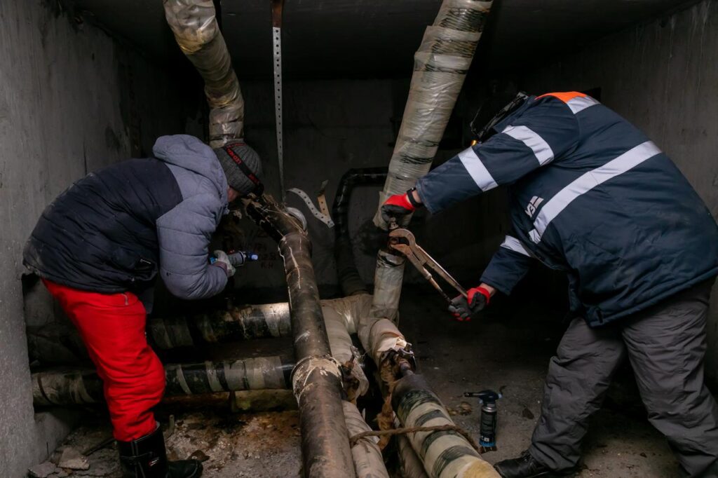 60 бригад залізничників відновлюють тепло у Києві