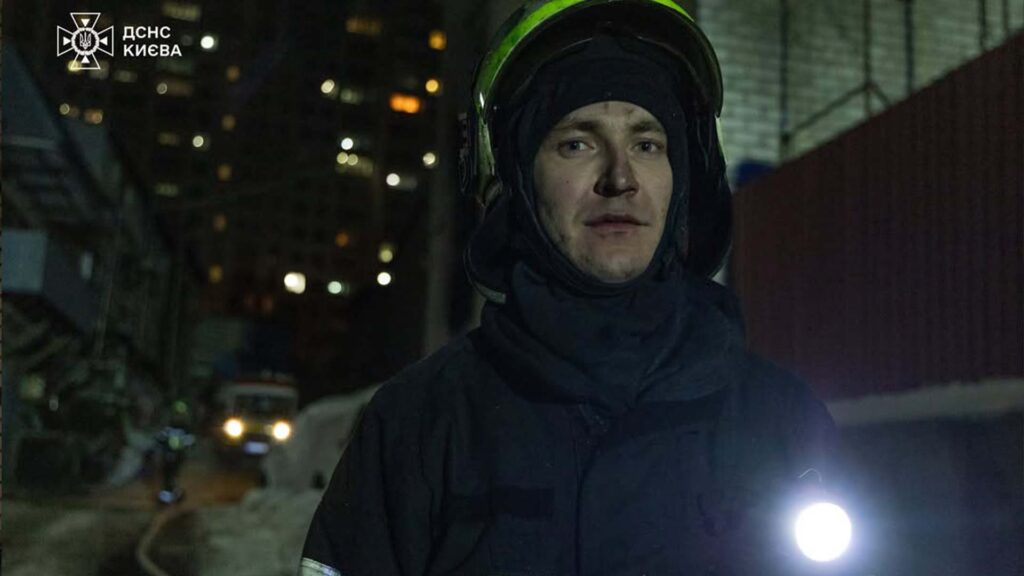 На Подолі згорів приватний гараж — гасіння тривало понад дві години