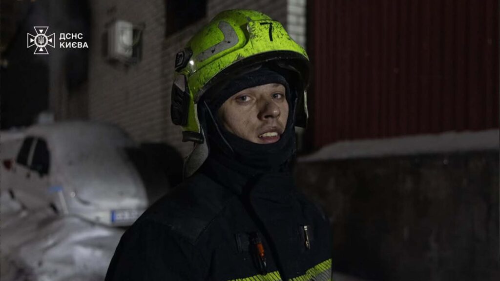 На Подолі згорів приватний гараж — гасіння тривало понад дві години