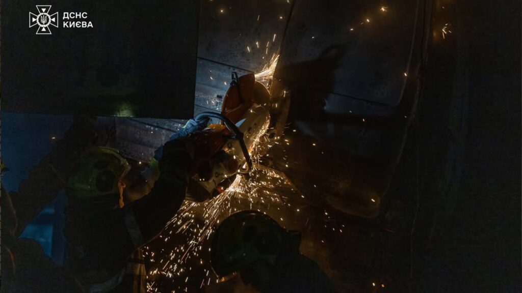 На Подолі згорів приватний гараж — гасіння тривало понад дві години