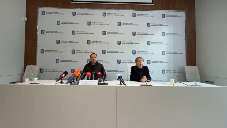 В.о. першого заступника голови КМДА Петро Пантелеєв під час брифінгу