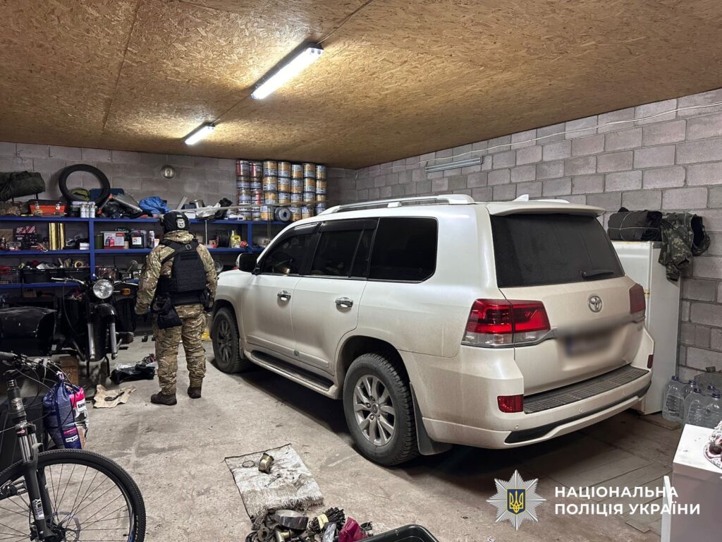 На Київщині поліція ліквідувала канал нелегального збуту зброї (відео)