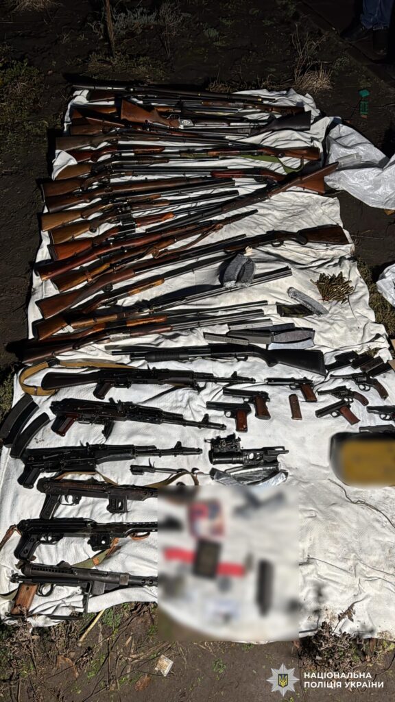 На Київщині поліція ліквідувала канал нелегального збуту зброї (відео)