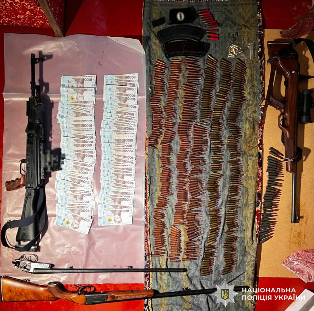 На Київщині поліція ліквідувала канал нелегального збуту зброї (відео)