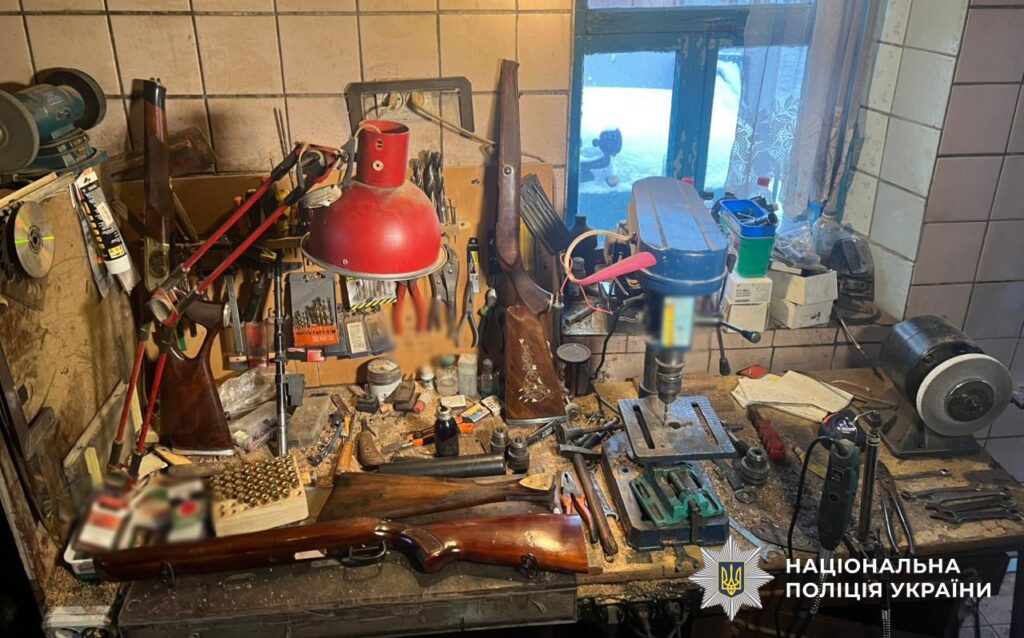 На Київщині поліція ліквідувала канал нелегального збуту зброї (відео)