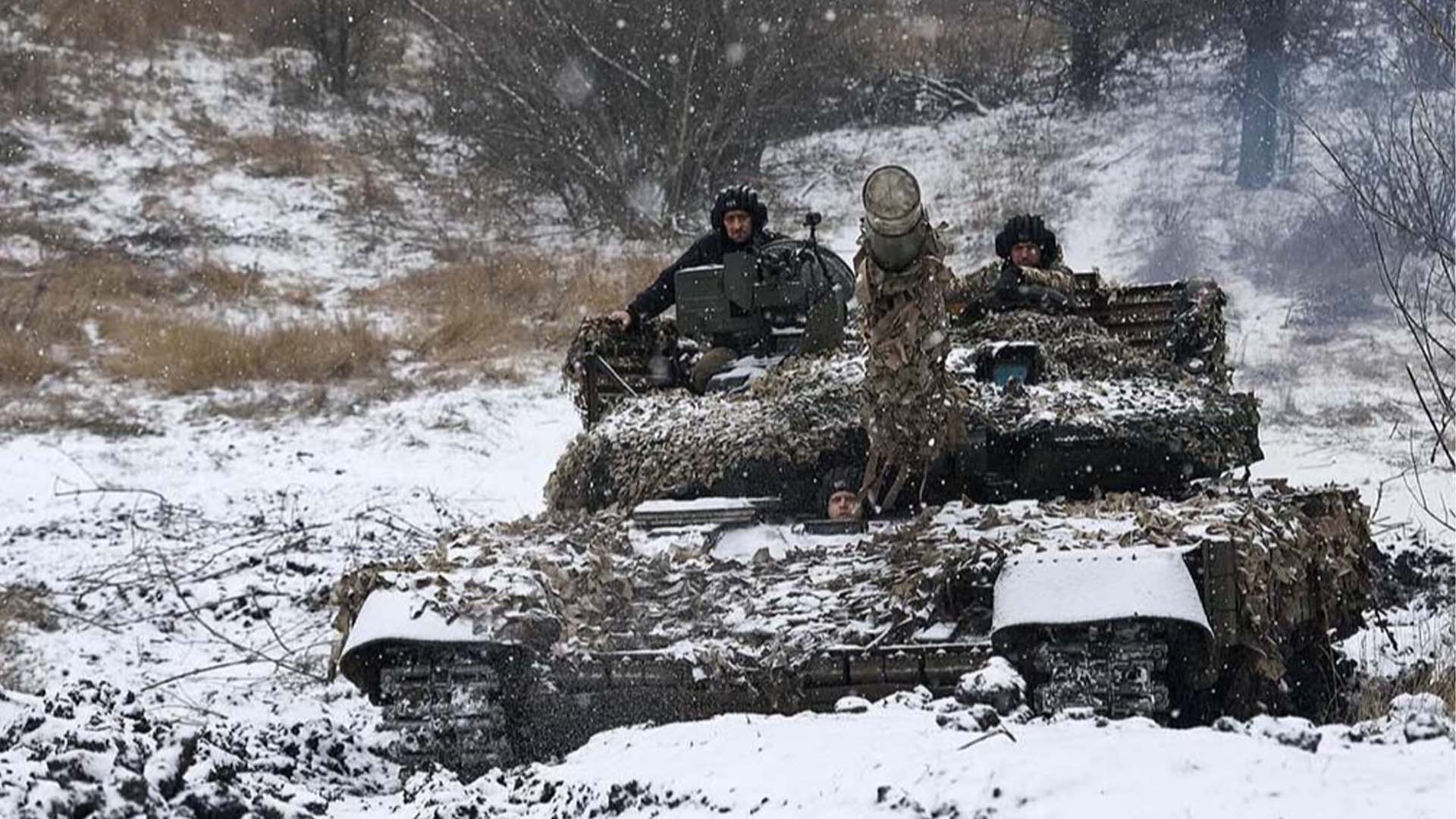Український танк на засніженій місцевості