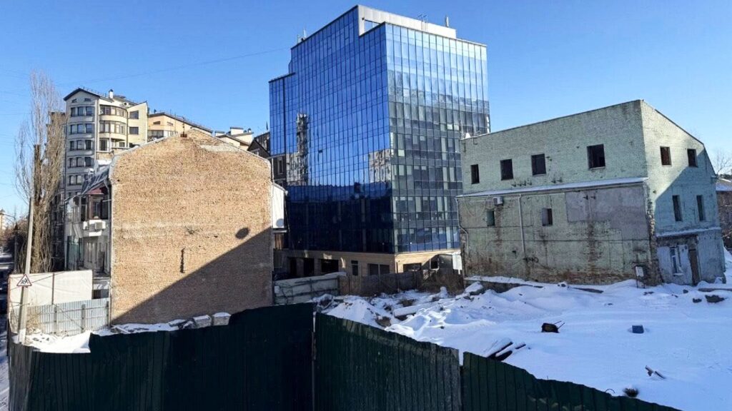 Суд вирішуватиме долю історичних будівель на Подолі, які знищує забудовник