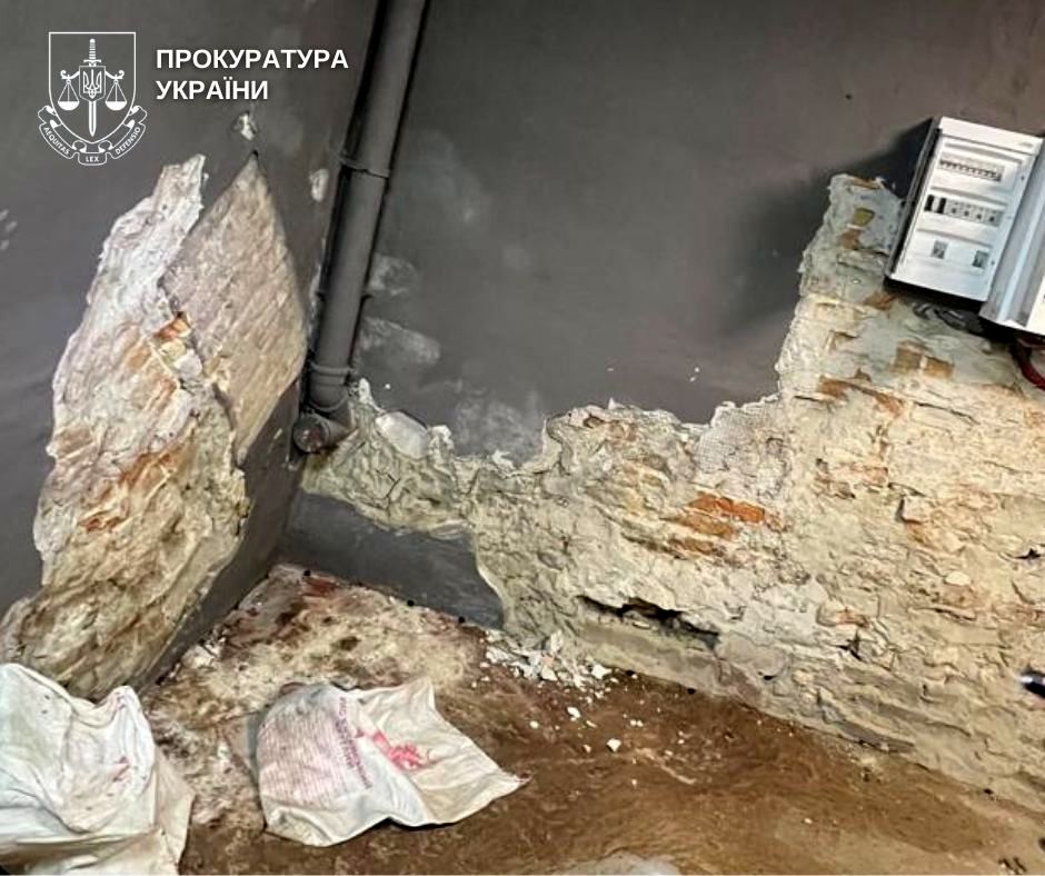 На реставрації Флорівського монастиря розтратили 666 тис грн — підозра посадовцю КМДА