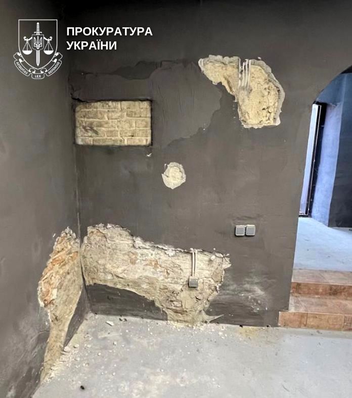На реставрації Флорівського монастиря розтратили 666 тис грн — підозра посадовцю КМДА