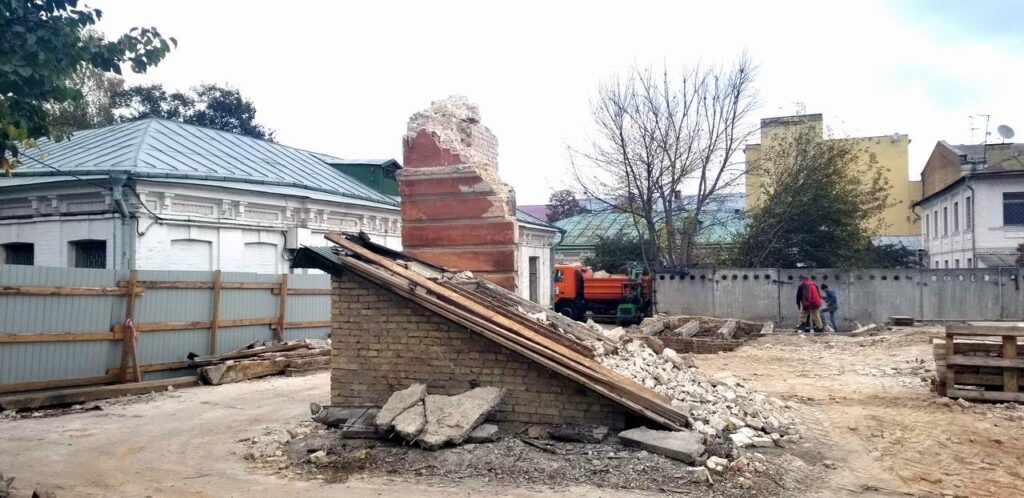 У Києві судитимуть чиновника за руйнування Будинку Артинова