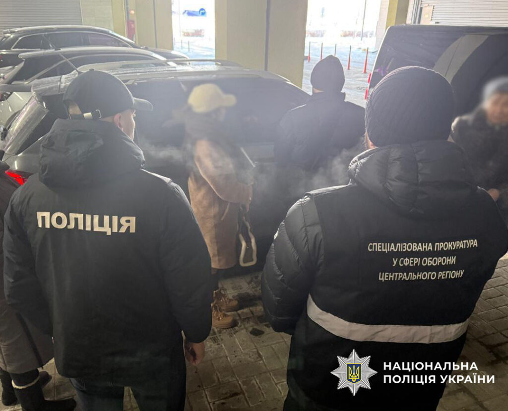 На Київщині керівниця ГО вимагала $10 тисяч за фіктивну непридатність