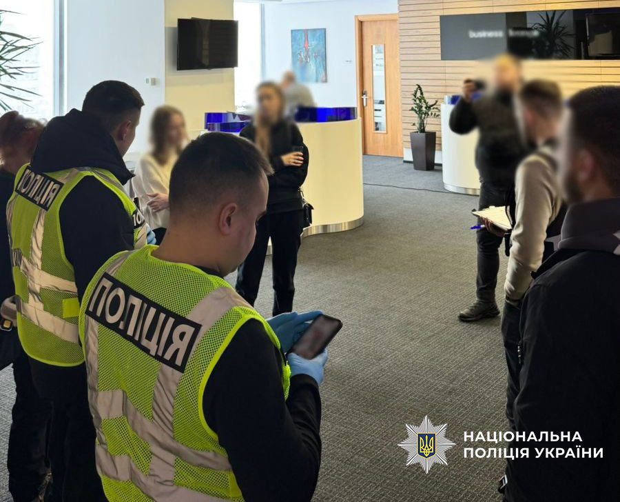 У Києві викрили канал легалізації іноземців під виглядом волонтерів