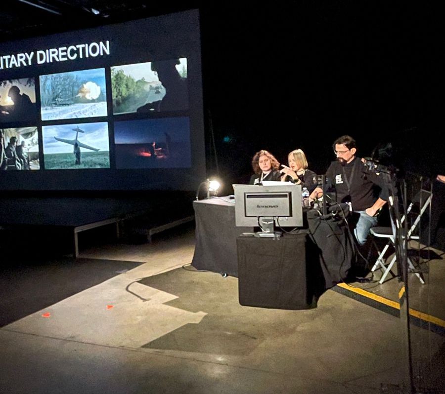 Українську операторську школу представили в Парижі на головній кіновиставці Європи На великому екрані спроєктовано світлини українських військових