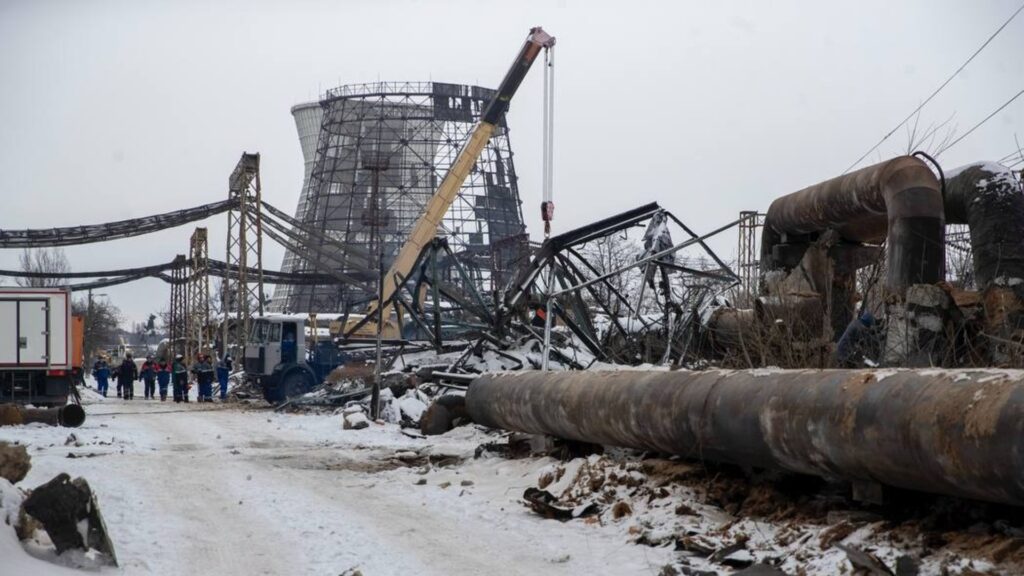 Руйнування на території Дарницької ТЕЦ після російських ударів