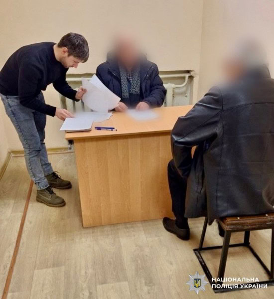 «Паспорт іноземця» за $8000: затримано організатора ухилянтської схеми