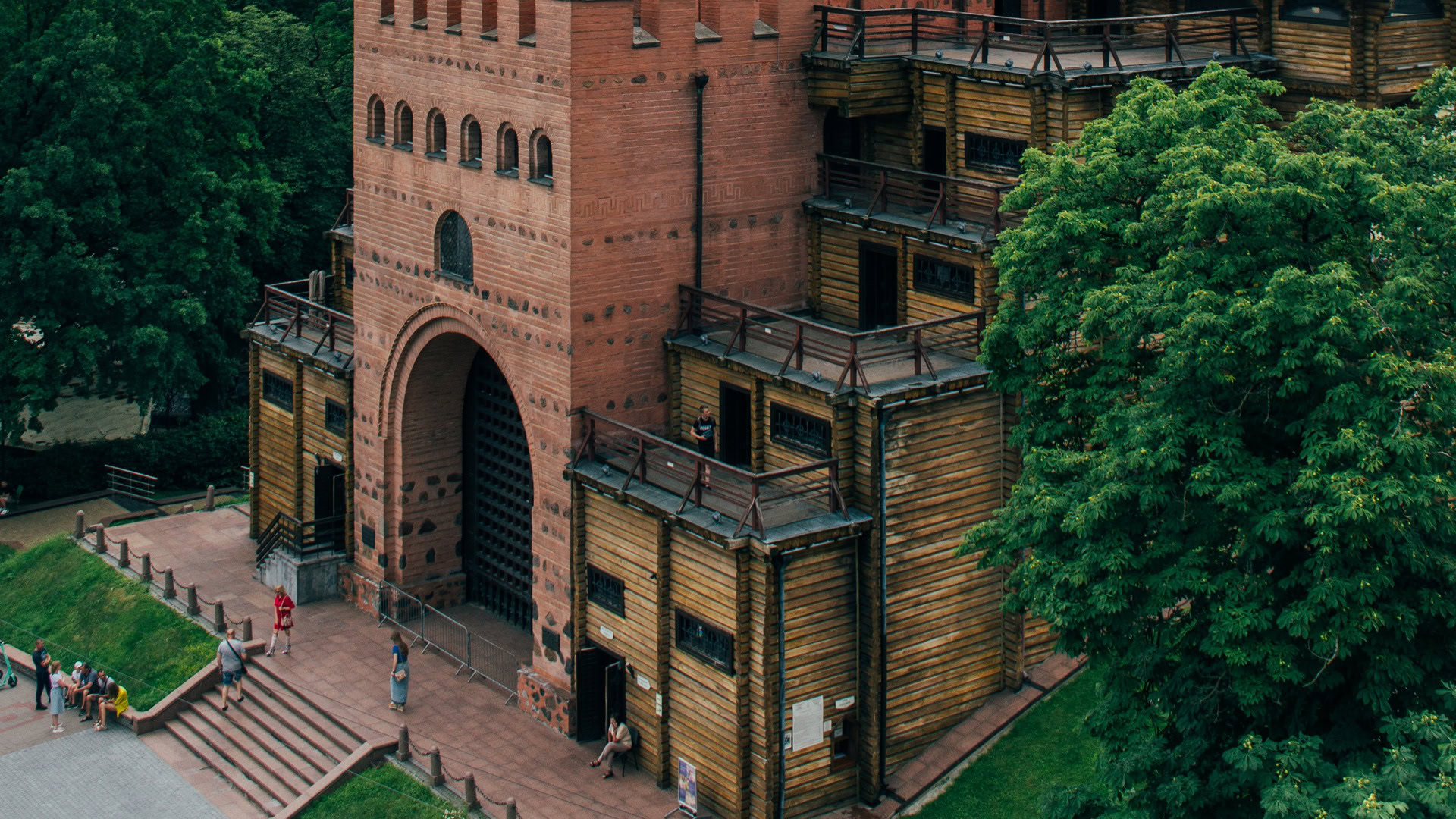 Музей Золоті ворота — реконструйований павільйон стародавньої оборонної брами Києва на вулиці Володимирській