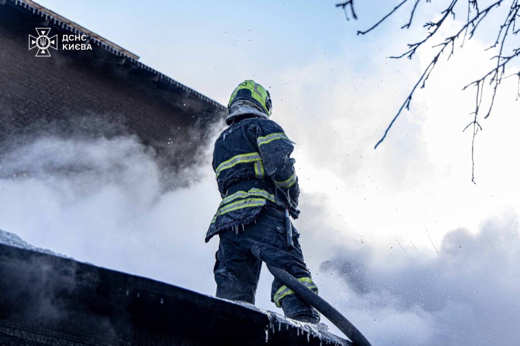 Пожежа на Солом'янці: двоє жінок отримали опіки Пожежа на Солом'янці: двоє жінок отримали опіки
