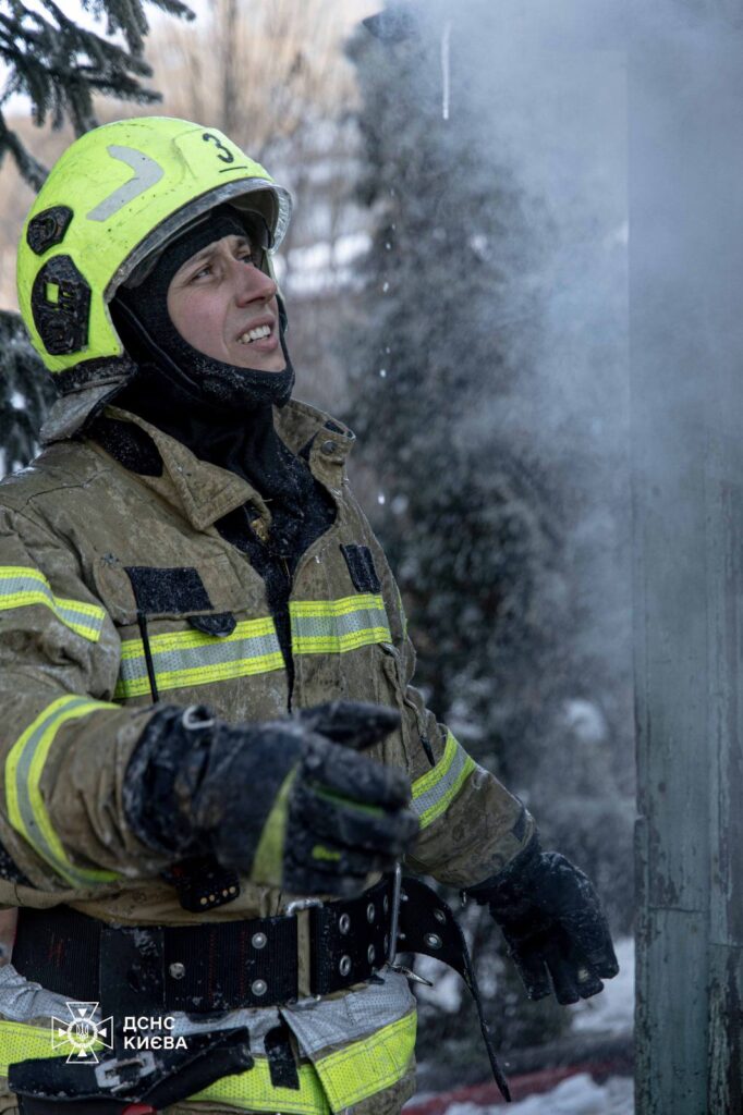 Пожежа на Солом'янці: двоє жінок отримали опіки Пожежа на Солом'янці: двоє жінок отримали опіки