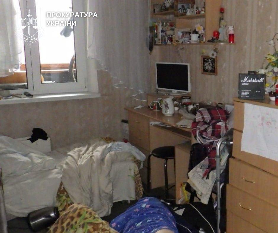 На Дарниці син задушив бабусю на очах у зв'язаного батька На Дарниці син задушив бабусю на очах у зв'язаного батька