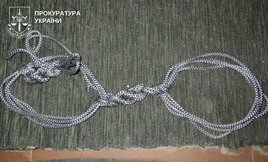 На Дарниці син задушив бабусю на очах у зв'язаного батька На Дарниці син задушив бабусю на очах у зв'язаного батька