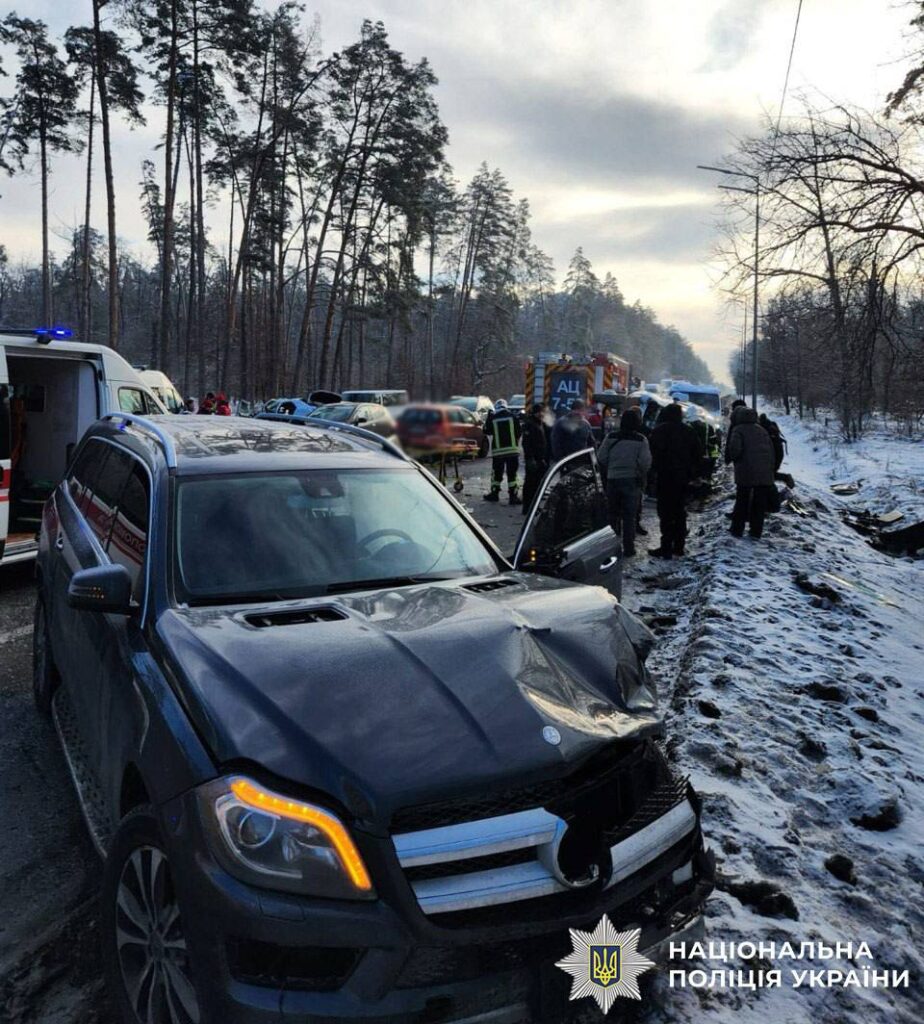 Внаслідок автотрощі на Гостомельському шосе загинула людина