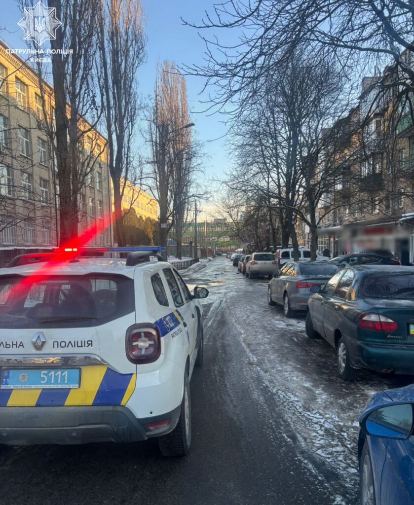 На Старокиївській прорвало трубу: рух перекритий На Старокиївській прорвало трубу: рух перекритий