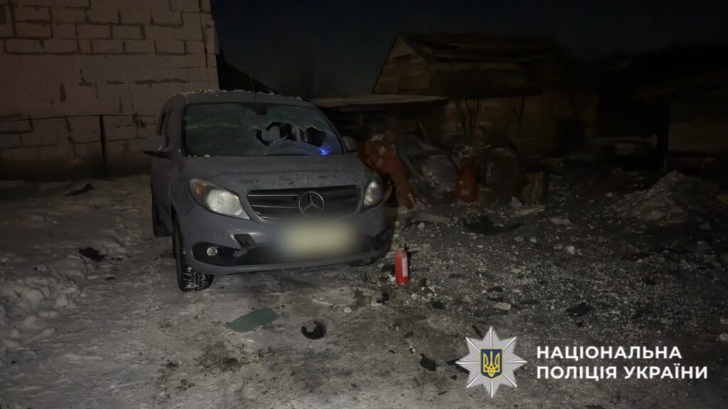 Обухівський район під ударом: поранений чоловік, пошкоджено будинки (оновлюється) Обухівський район під ударом: поранений чоловік, пошкоджено будинки (оновлюється)