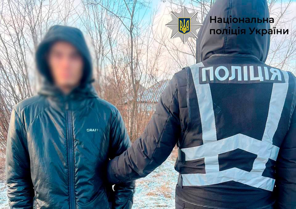 У Києві затримали двох чоловіків, які за 100 тисяч підпалили авто на Липках