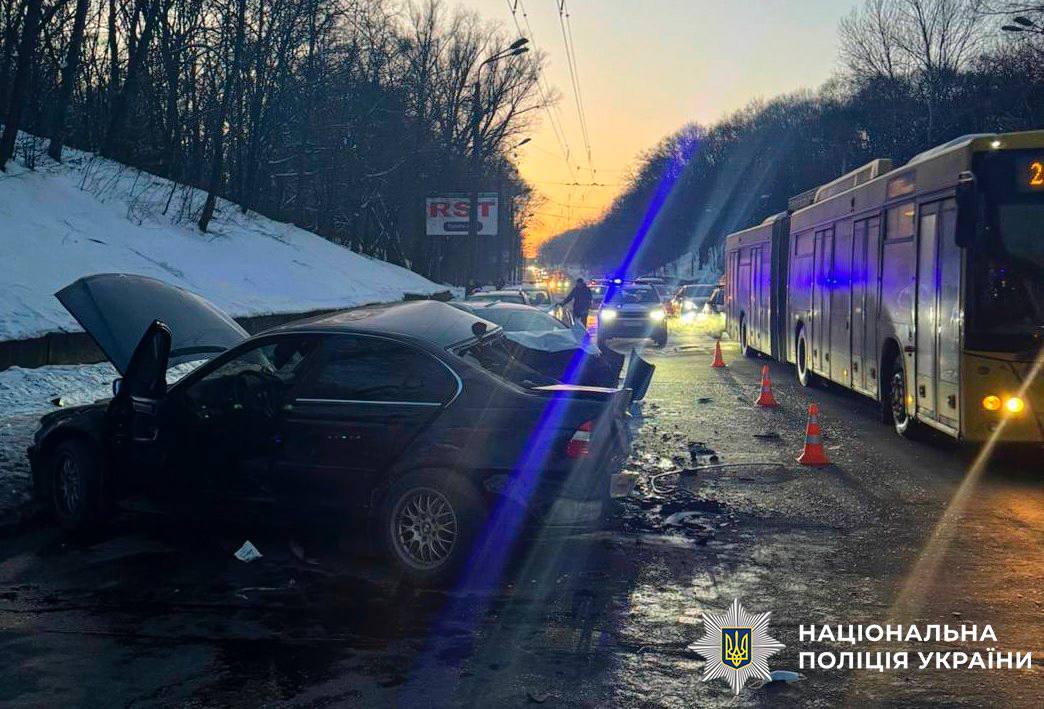 На Стеценка BMW виїхав на зустрічну смугу, 19-річна пасажирка загинула