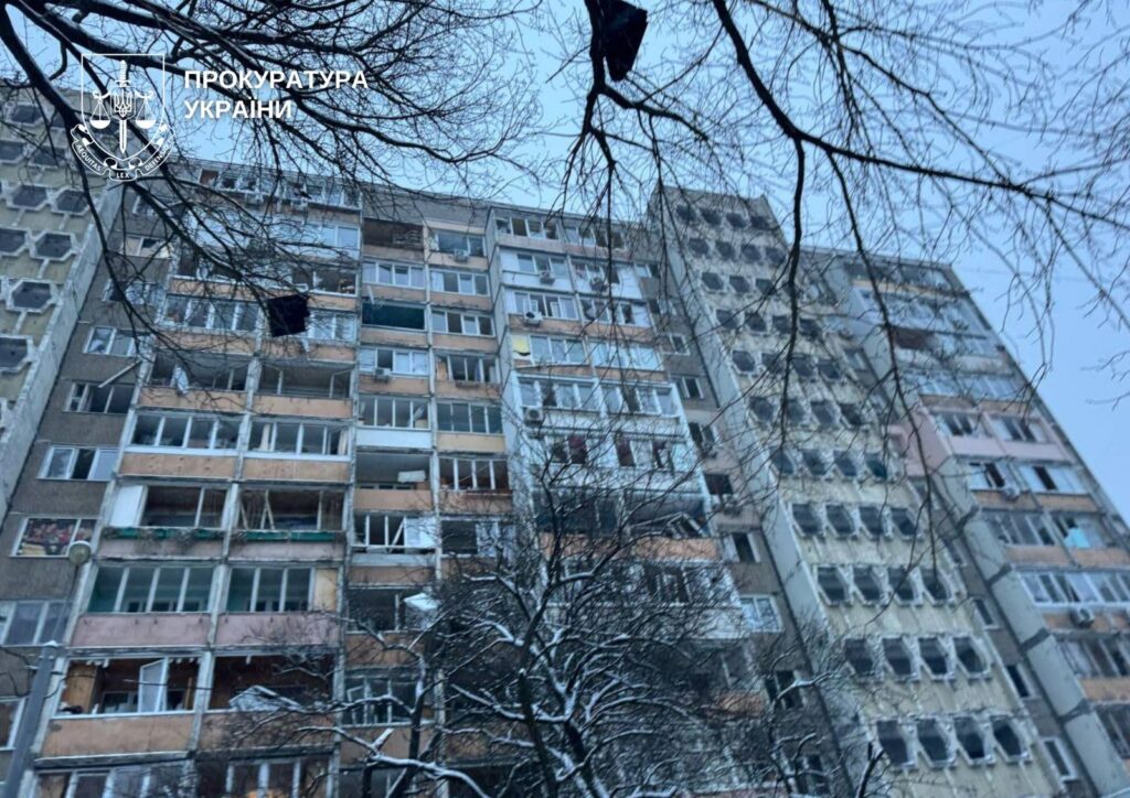 Дві літні жінки поранені: у 4 районах столиці пошкоджено 11 будинків і дитсадок