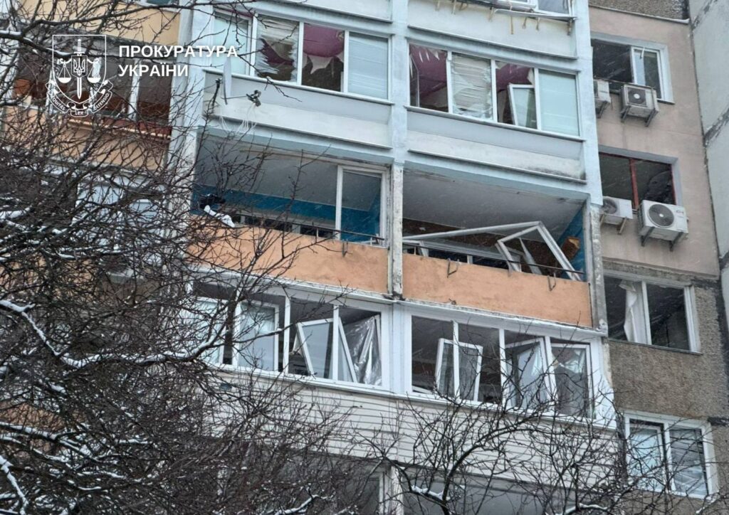 Дві літні жінки поранені: у 4 районах столиці пошкоджено 11 будинків і дитсадок