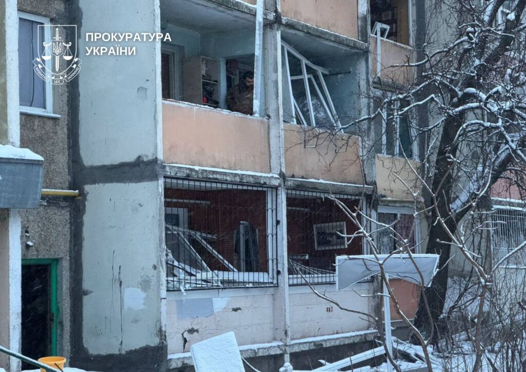 Дві літні жінки поранені: у 4 районах столиці пошкоджено 11 будинків і дитсадок