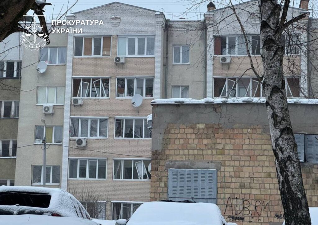 Дві літні жінки поранені: у 4 районах столиці пошкоджено 11 будинків і дитсадок