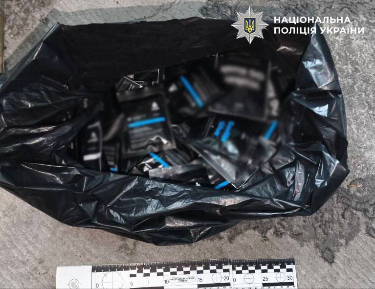 На Київщині друзі інсценували пограбування крамниці аби привласнити готівку та товари